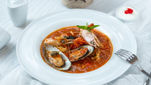 Comment savourer une bouillabaisse authentique en bord de mer dans le Var ?